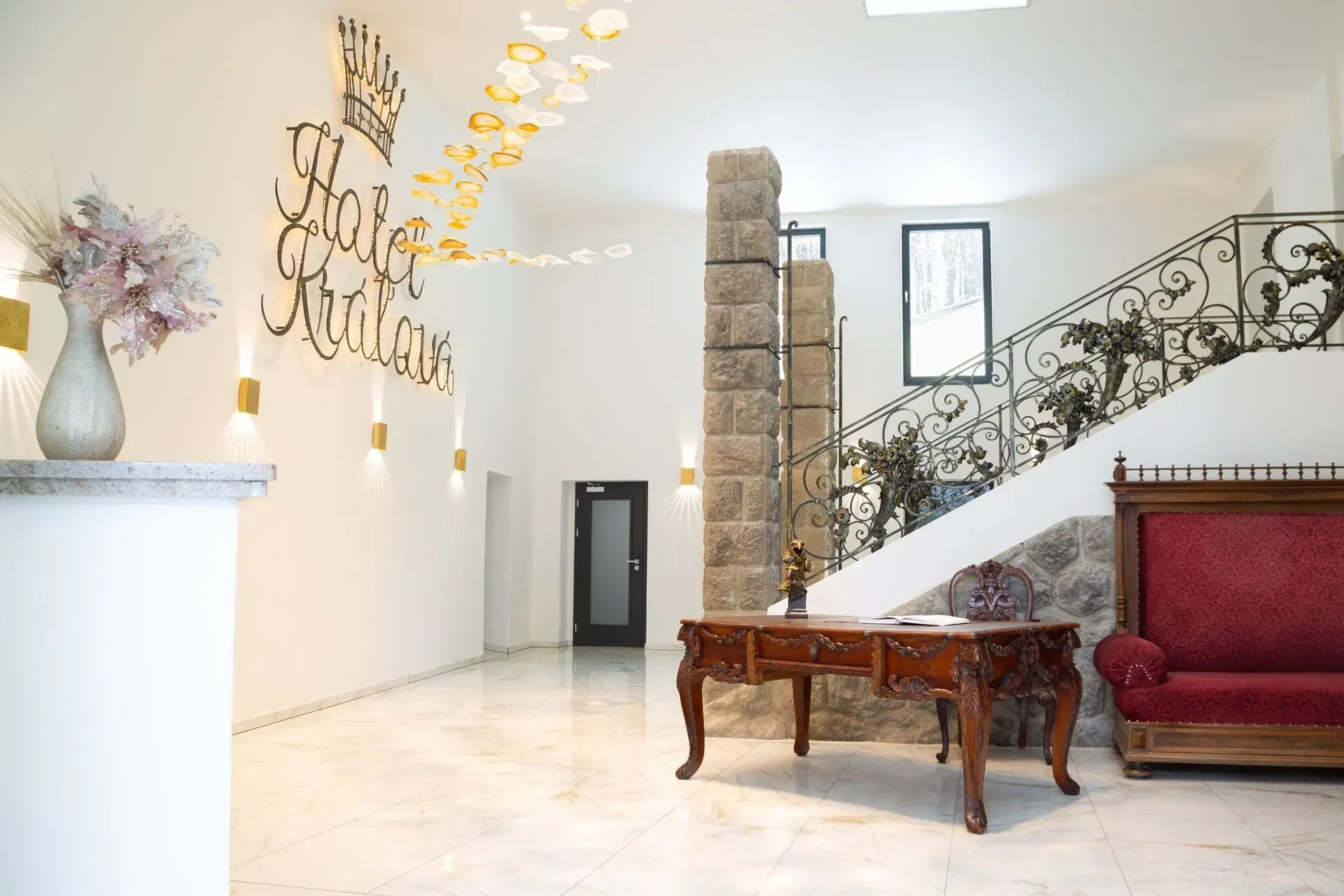 Hotel foye signature design glass sculpture in Hotel entrance