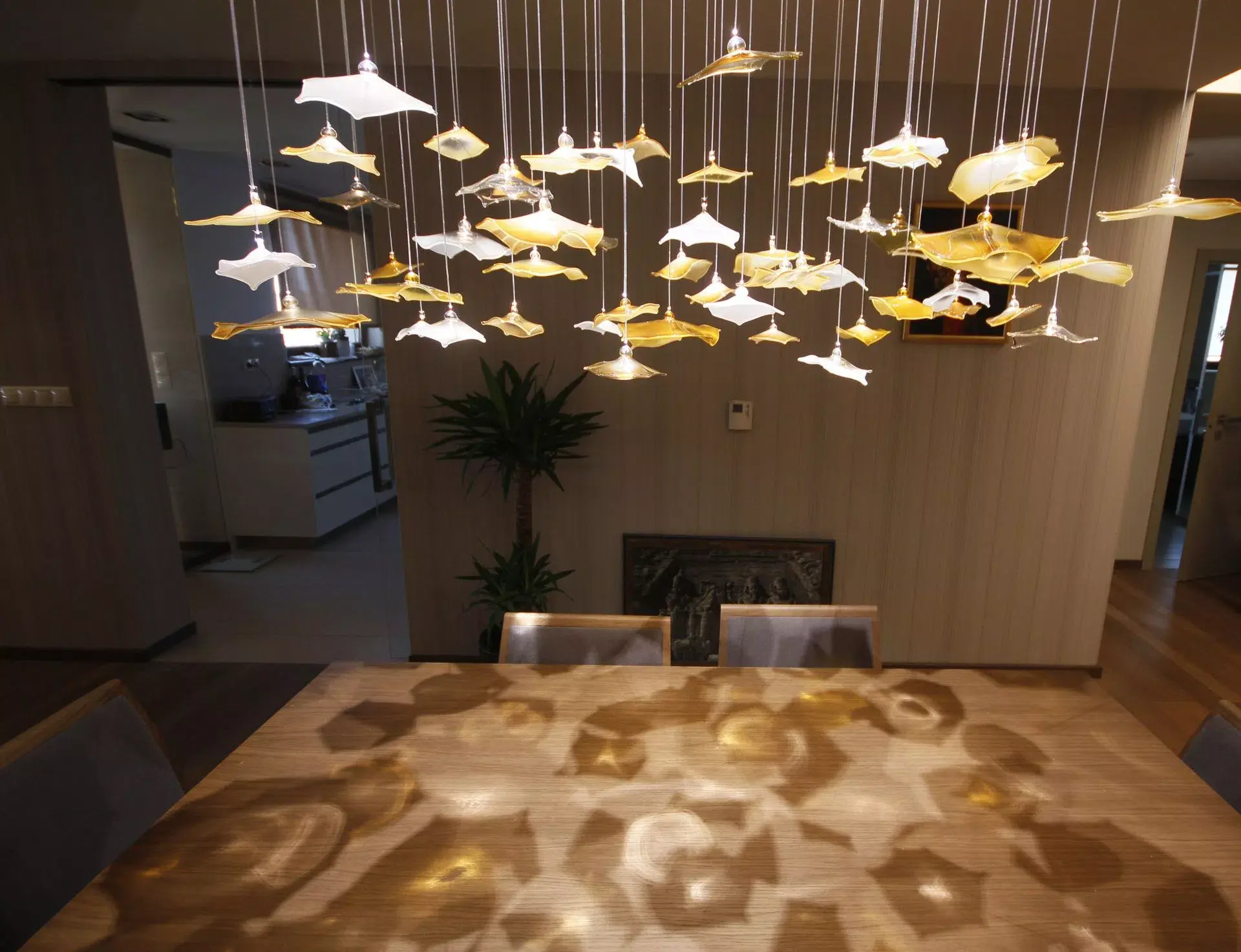 Infinito Fibre optic or LED module based chandelier with massive glass leafs