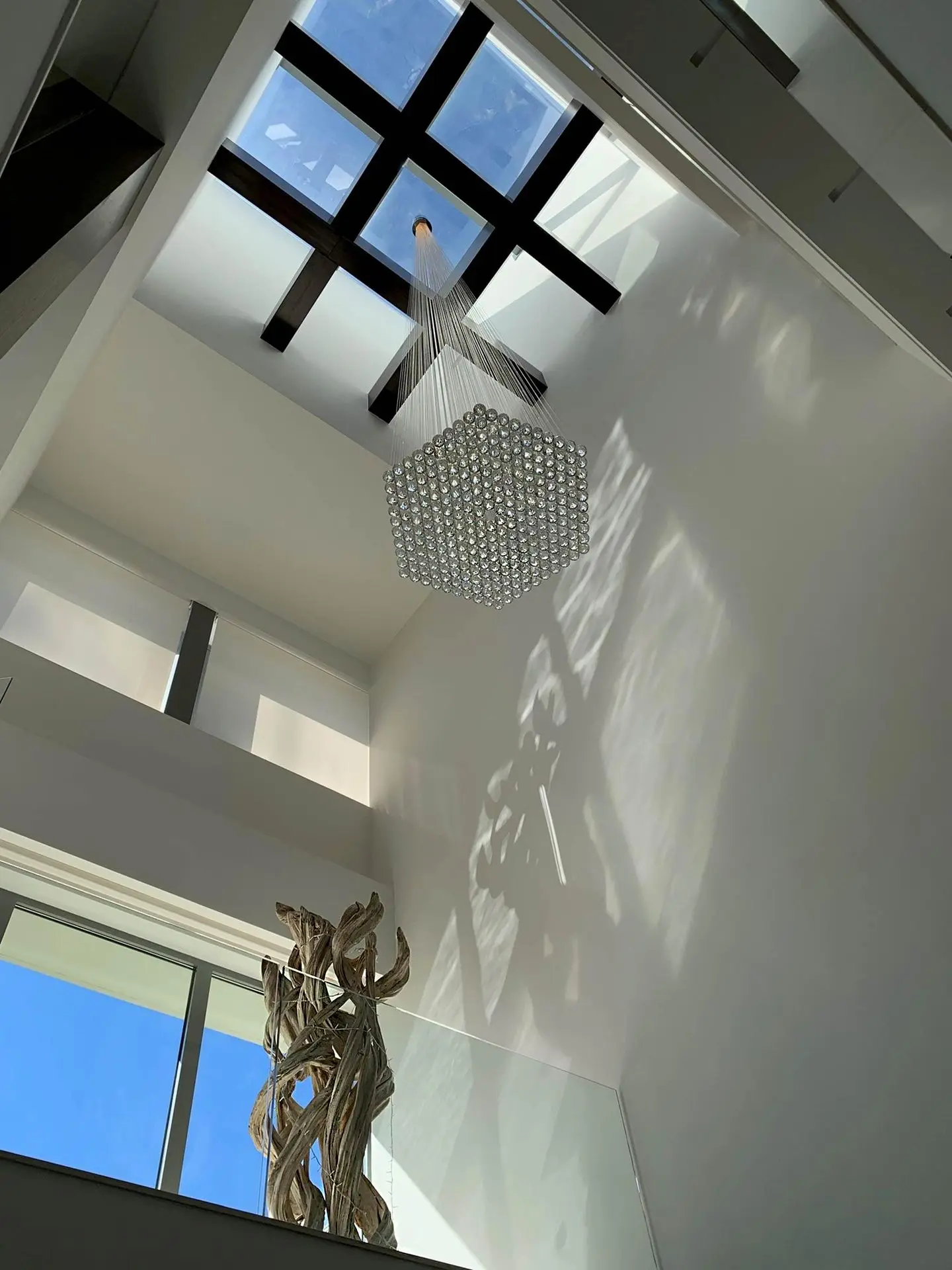 Teneris crystall chandelier in the daytime, is lovely and airy, almost invisible