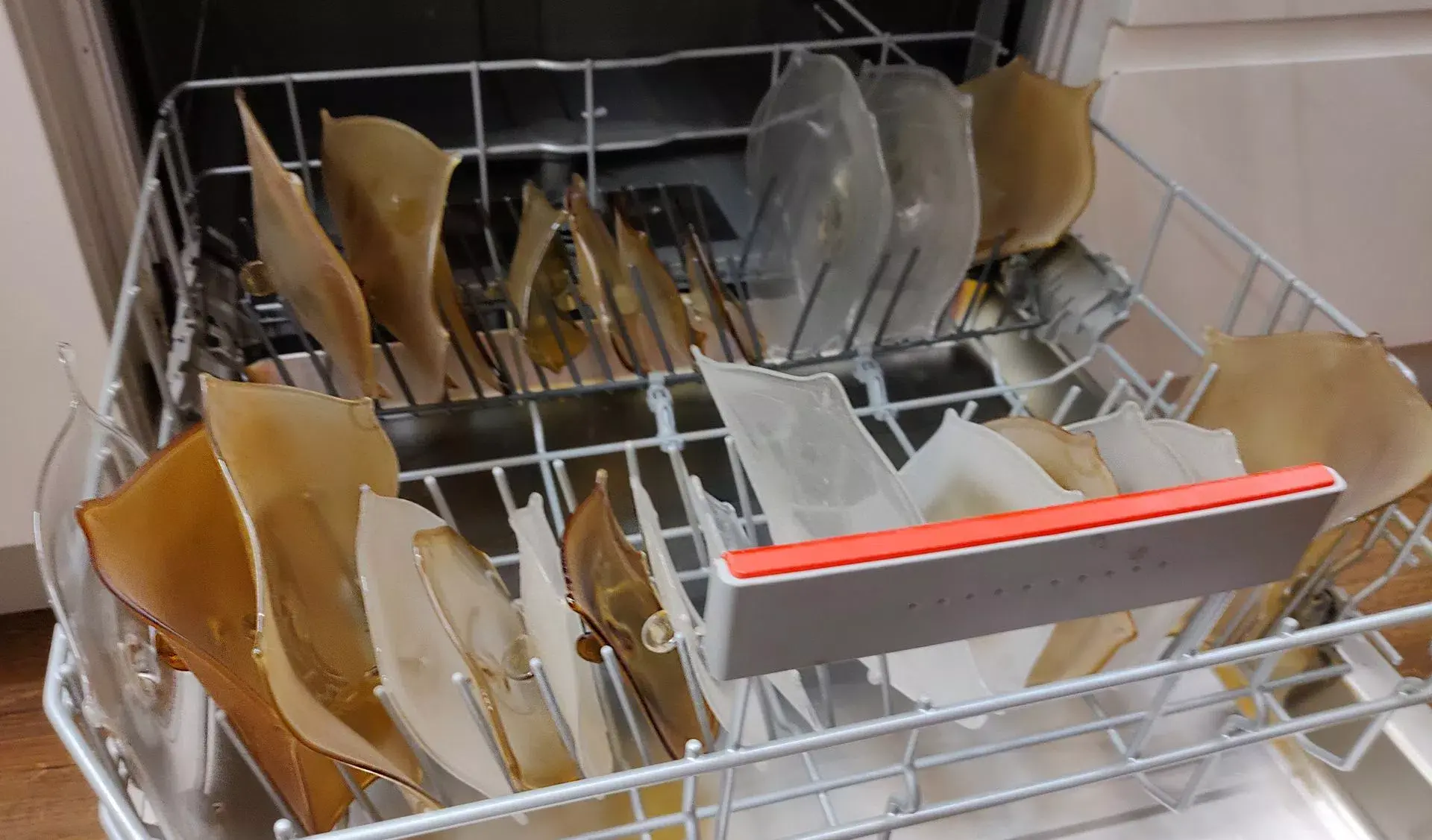Easy dishwasher cleaning Organic Glass parts from chandelier can be washed in dishwasher machine