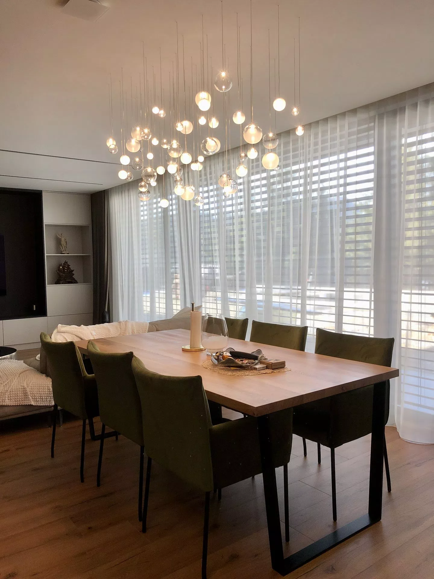 Baseless powerfull LED chandelier installed directly in plasterboard false ceiling