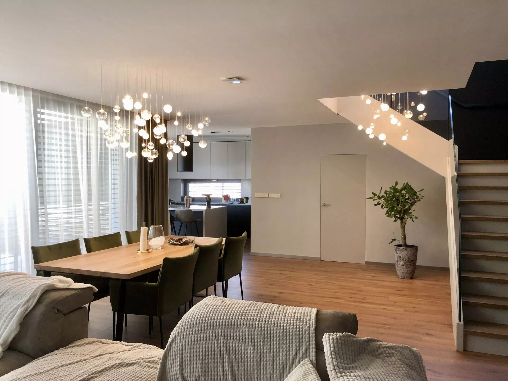 Baseless luminaire fits nicely in the interior, it doesnt disturb interior design