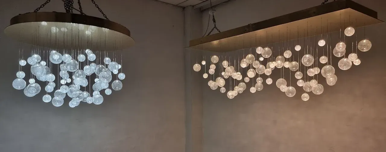 ELUDA modern design chandelier made of glass and LED modules for livingroom, bedroom, hotel large interior spaces.